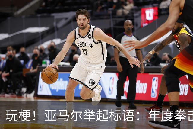 玩梗！亚马尔举起标语：年度拳击之夜——帕雷德斯VS加维